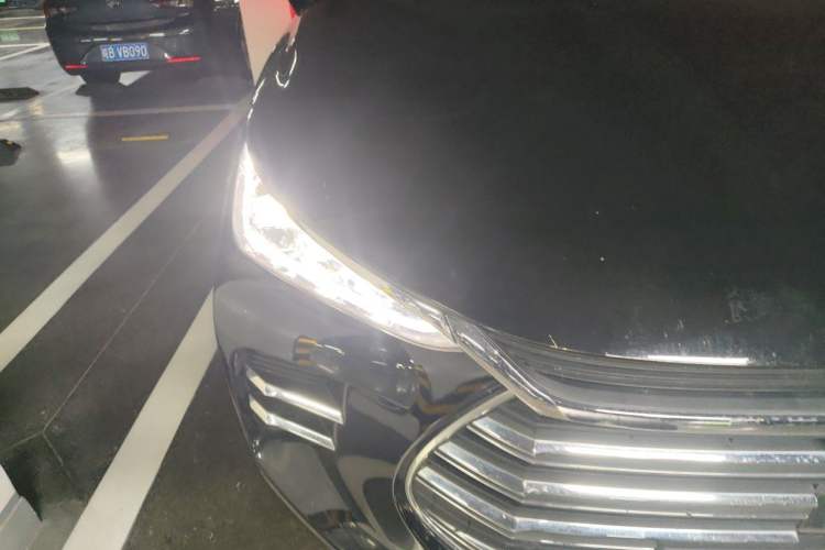 Used BYD Tang New Energy 2018 DM 2.0T All-Wheel Drive Smart Connectivity Luxury Model 7 Seats China V Emission Standard Right Front Headlight