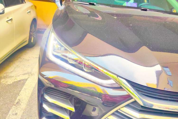 Used BYD Tang New Energy 2018 DM 2.0T All-Wheel Drive Smart Connectivity Luxury Model 7 Seats China V Emission Standard Right Front Headlight