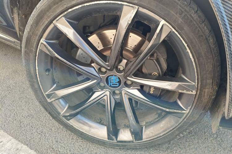 Used BYD Tang New Energy 2018 DM 2.0T All-Wheel Drive Smart Connectivity Luxury Model 7 Seats China V Emission Standard Right Front Wheel Hub
