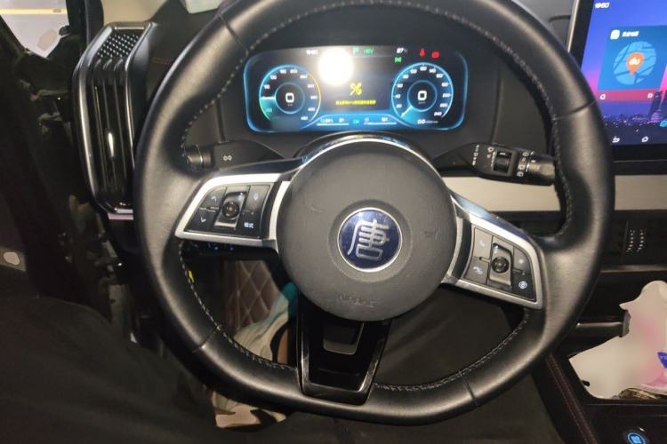 Used BYD Tang New Energy 2018 DM 2.0T All-Wheel Drive Smart Connectivity Luxury Model 7 Seats China V Emission Standard Steering Wheel