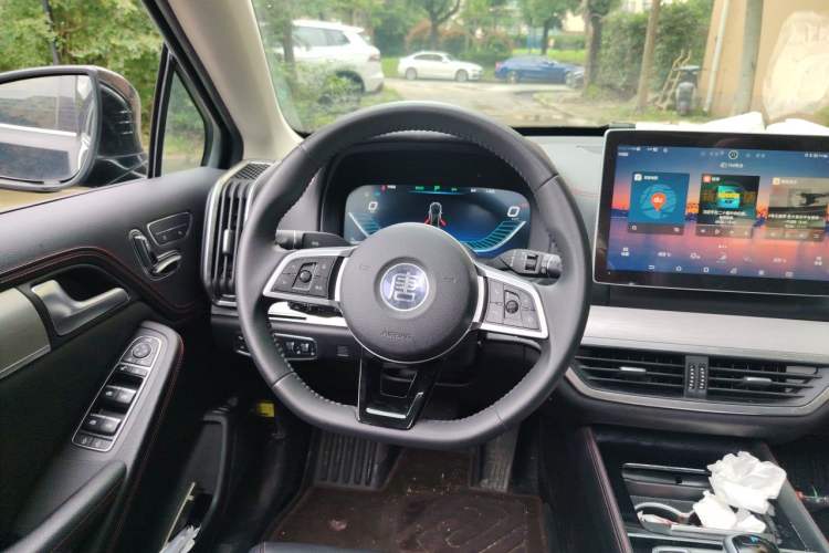 Used BYD Tang New Energy 2018 DM 2.0T All-Wheel Drive Smart Connectivity Luxury Model 7 Seats China V Emission Standard Steering Wheel