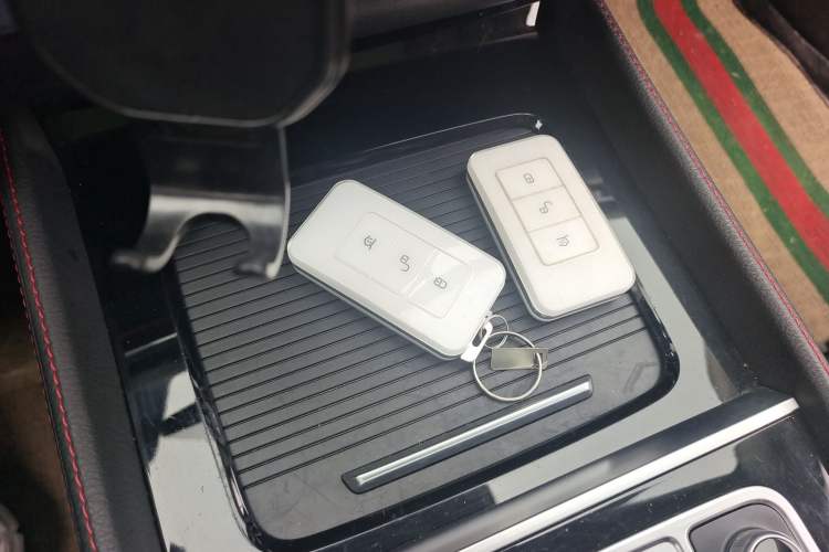 Used BYD Tang New Energy 2018 DM 2.0T All-Wheel Drive Smart Connect Elite 7-Seater China V Emission Standard Vehicle Key