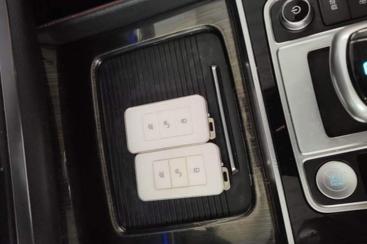 Used BYD Tang New Energy 2018 DM 2.0T All-Wheel Drive Smart Connect Elite 7-Seater China V Emission Standard Vehicle Key