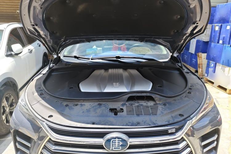 Used BYD Tang New Energy 2018 DM 2.0T All-Wheel Drive Smart Connect Genesis Edition 7 Seats China V Emission Standard Engine Bay