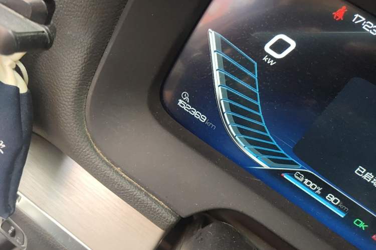 Used BYD Tang New Energy 2018 DM 2.0T All-Wheel Drive Smart Connectivity Luxury Model 7 Seats China V Emission Standard Odometer Close Up