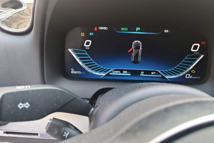 Used BYD Tang New Energy 2018 DM 2.0T All-Wheel Drive Smart Connect Genesis Edition 7 Seats China V Emission Standard Odometer Close Up