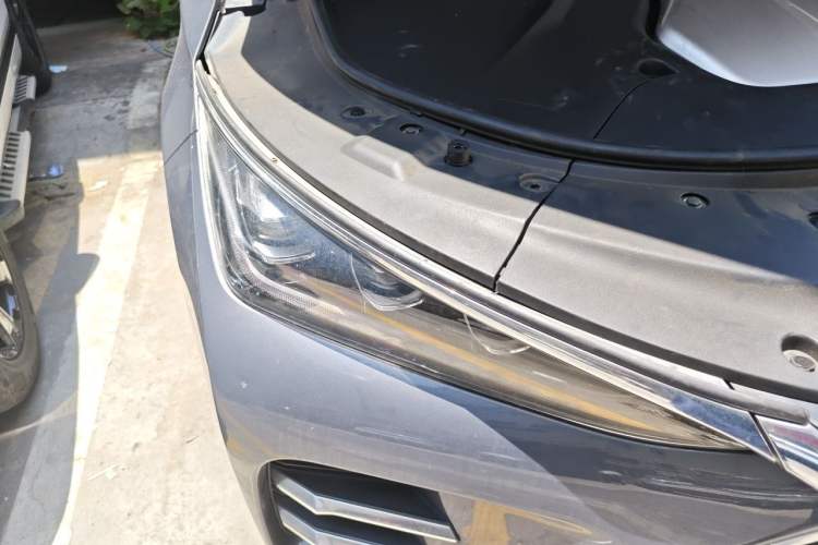 Used BYD Tang New Energy 2018 DM 2.0T All-Wheel Drive Smart Connect Genesis Edition 7 Seats China V Emission Standard Right Front Headlight