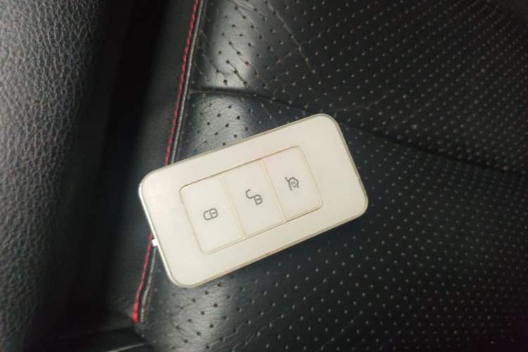 Used BYD Tang New Energy 2018 DM 2.0T All-Wheel Drive Smart Connect Genesis Edition 7 Seats China V Emission Standard Vehicle Key
