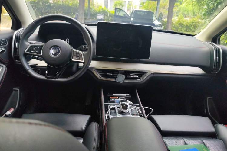 Used BYD Tang New Energy 2018 DM 2.0T All-Wheel Drive Smart Connect Genesis Edition 7 Seats China V Emission Standard Center Console