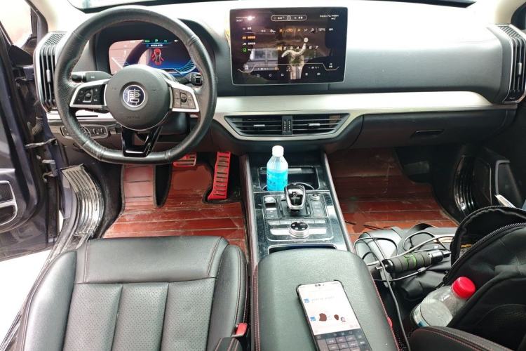Used BYD Tang New Energy 2018 DM 2.0T All-Wheel Drive Smart Connectivity Luxury Model 7 Seats China V Emission Standard Center Console