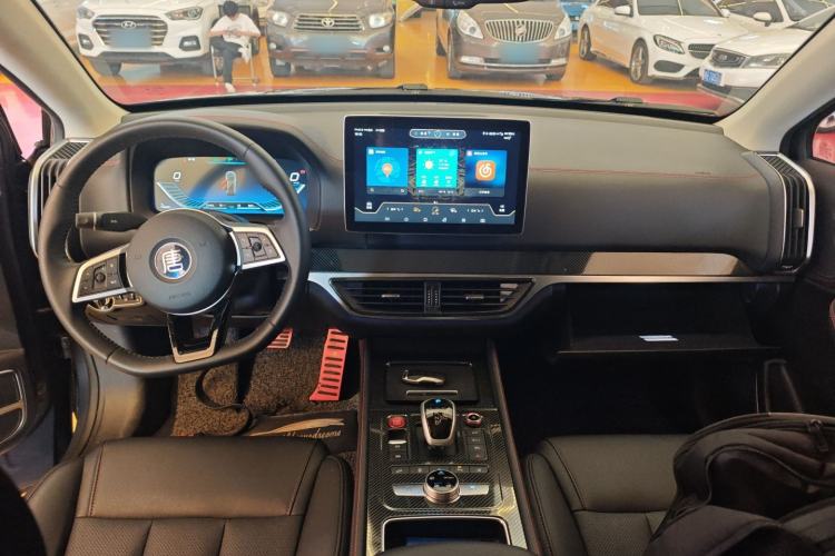 Used BYD Tang New Energy 2018 DM 2.0T All-Wheel Drive Smart Connectivity Luxury Model 7 Seats China V Emission Standard Center Console
