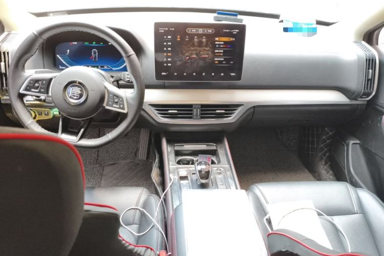 Used BYD Tang New Energy 2018 DM 2.0T All-Wheel Drive Smart Connectivity Luxury Model 7 Seats China V Emission Standard Center Console