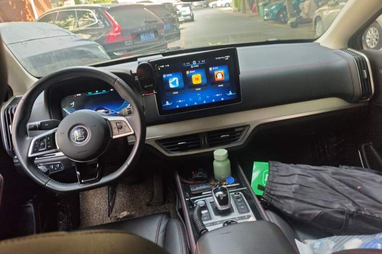 Used BYD Tang New Energy 2018 DM 2.0T All-Wheel Drive Smart Connectivity Luxury Model 7 Seats China V Emission Standard Center Console
