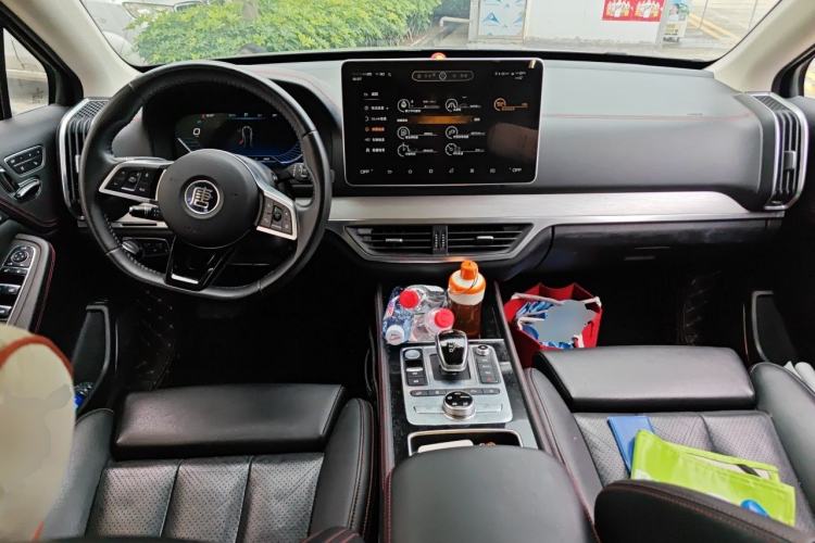 Used BYD Tang New Energy 2018 DM 2.0T All-Wheel Drive Smart Connect Genesis Edition 7 Seats China V Emission Standard Center Console