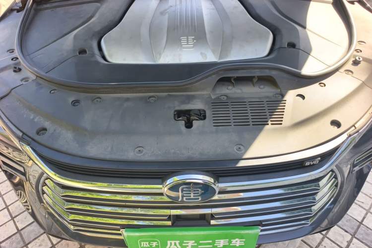 Used BYD Tang New Energy 2018 DM 2.0T All-Wheel Drive Smart Connect Elite 7-Seater China V Emission Standard Engine Bay