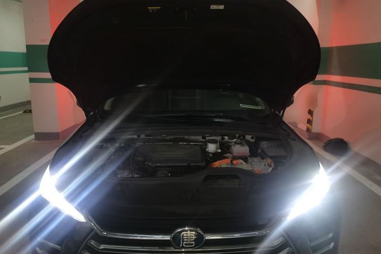 Used BYD Tang New Energy 2018 DM 2.0T All-Wheel Drive Smart Connectivity Luxury Model 7 Seats China V Emission Standard Engine Bay