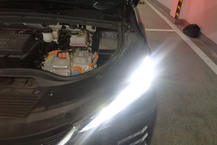 Used BYD Tang New Energy 2018 DM 2.0T All-Wheel Drive Smart Connectivity Luxury Model 7 Seats China V Emission Standard Engine Bay Left