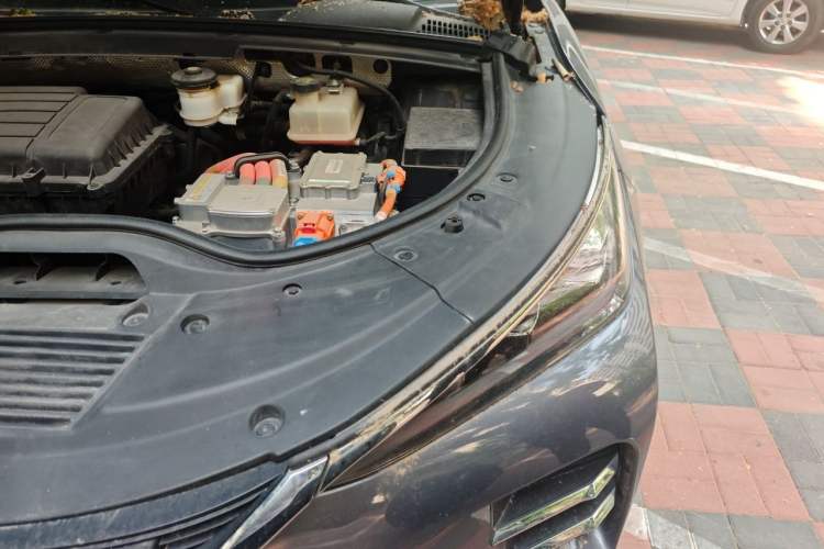 Used BYD Tang New Energy 2018 DM 2.0T All-Wheel Drive Smart Connectivity Luxury Model 7 Seats China V Emission Standard Engine Bay Left