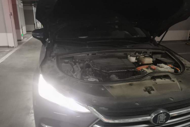 Used BYD Tang New Energy 2018 DM 2.0T All-Wheel Drive Smart Connectivity Luxury Model 7 Seats China V Emission Standard Engine Bay Right
