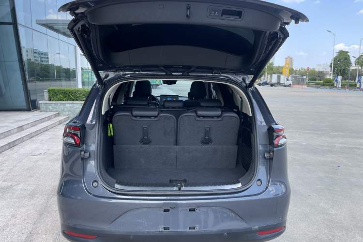 Used BYD Tang New Energy 2018 DM 2.0T All-Wheel Drive Smart Connectivity Luxury Model 7 Seats China V Emission Standard Exterior 6