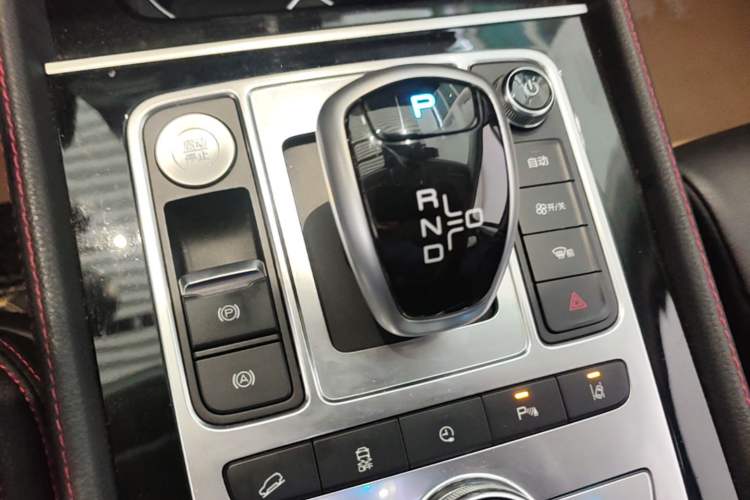 Used BYD Tang New Energy 2018 DM 2.0T All-Wheel Drive Smart Connect Genesis Edition 7 Seats China V Emission Standard Gear Lever
