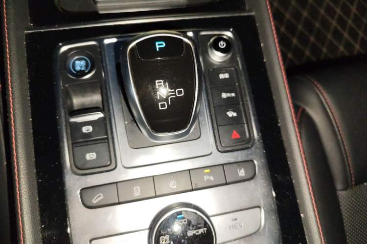 Used BYD Tang New Energy 2018 DM 2.0T All-Wheel Drive Smart Connectivity Luxury Model 7 Seats China V Emission Standard Gear Lever