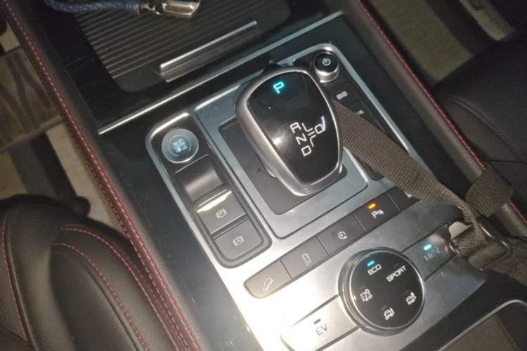Used BYD Tang New Energy 2018 DM 2.0T All-Wheel Drive Smart Connectivity Luxury Model 7 Seats China V Emission Standard Gear Lever