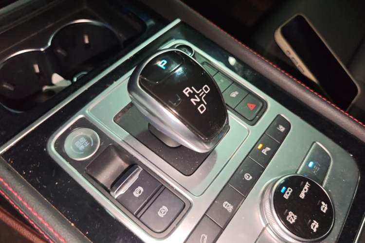 Used BYD Tang New Energy 2018 DM 2.0T All-Wheel Drive Smart Connect Elite 7-Seater China V Emission Standard Gear Lever