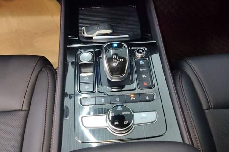 Used BYD Tang New Energy 2018 DM 2.0T All-Wheel Drive Smart Connectivity Enjoyment Model 5 Seats China V Emission Standard Gear Lever