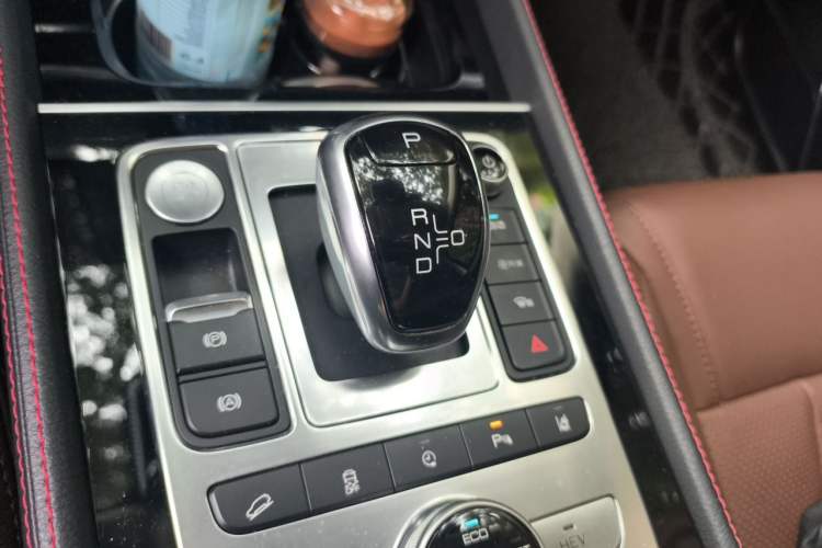 Used BYD Tang New Energy 2018 DM 2.0T All-Wheel Drive Smart Connect Advanced Model 7 Seats China V Emission Standard Gear Lever