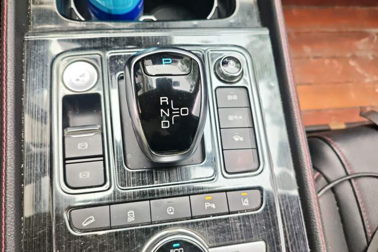 Used BYD Tang New Energy 2018 DM 2.0T All-Wheel Drive Smart Connectivity Luxury Model 7 Seats China V Emission Standard Gear Lever