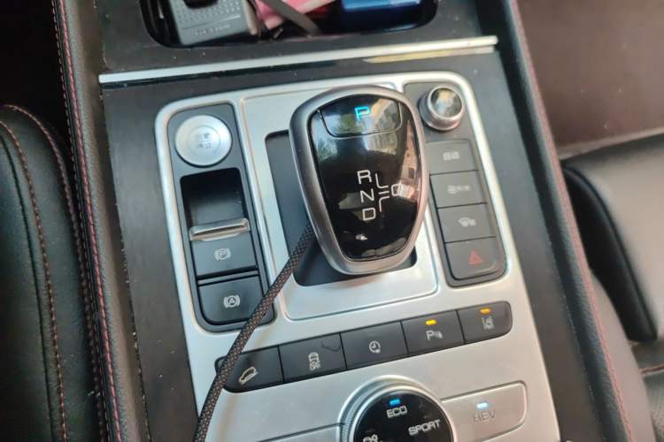 Used BYD Tang New Energy 2018 DM 2.0T All-Wheel Drive Smart Connect Genesis Edition 7 Seats China V Emission Standard Gear Lever