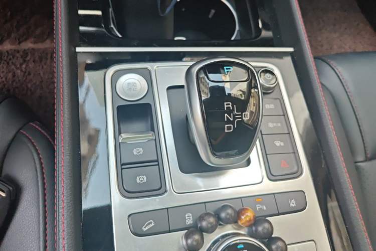Used BYD Tang New Energy 2018 DM 2.0T All-Wheel Drive Smart Connectivity Luxury Model 7 Seats China V Emission Standard Gear Lever