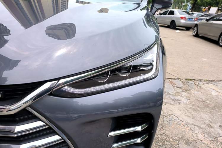 Used BYD Tang New Energy 2018 DM 2.0T All-Wheel Drive Smart Connectivity Luxury Model 7 Seats China V Emission Standard Left Front Headlight