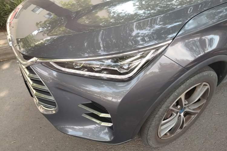 Used BYD Tang New Energy 2018 DM 2.0T All-Wheel Drive Smart Connectivity Luxury Model 7 Seats China V Emission Standard Left Front Headlight