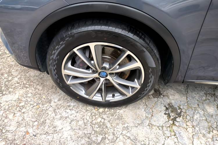 Used BYD Tang New Energy 2018 DM 2.0T All-Wheel Drive Smart Connectivity Luxury Model 7 Seats China V Emission Standard Left Front Wheel Hub
