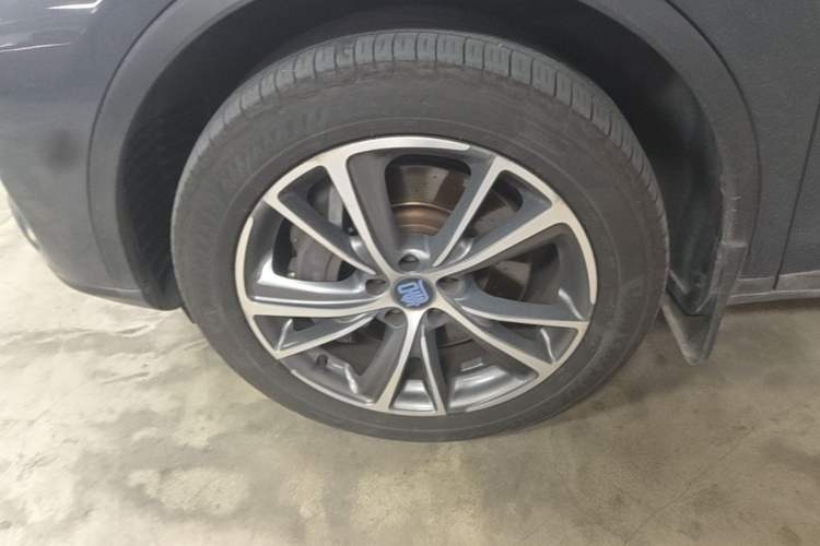 Used BYD Tang New Energy 2018 DM 2.0T All-Wheel Drive Smart Connectivity Luxury Model 7 Seats China V Emission Standard Left Front Wheel Hub