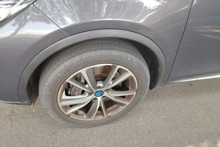 Used BYD Tang New Energy 2018 DM 2.0T All-Wheel Drive Smart Connectivity Luxury Model 7 Seats China V Emission Standard Left Front Wheel Hub