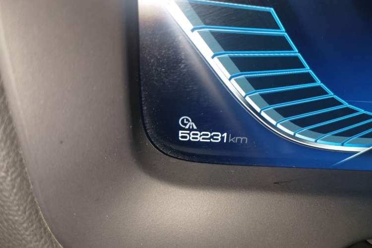 Used BYD Tang New Energy 2018 DM 2.0T All-Wheel Drive Smart Connectivity Luxury Model 7 Seats China V Emission Standard Odometer Close Up