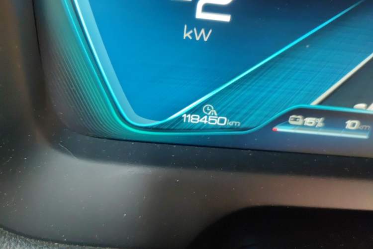 Used BYD Tang New Energy 2018 DM 2.0T All-Wheel Drive Smart Connect Genesis Edition 7 Seats China V Emission Standard Odometer Close Up