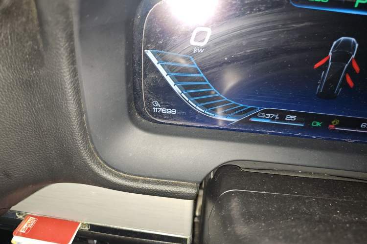 Used BYD Tang New Energy 2018 DM 2.0T All-Wheel Drive Smart Connectivity Luxury Model 7 Seats China V Emission Standard Odometer Close Up