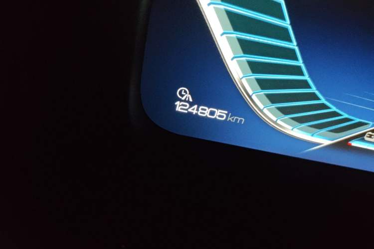 Used BYD Tang New Energy 2018 DM 2.0T All-Wheel Drive Smart Connect Elite 7-Seater China V Emission Standard Odometer Close Up