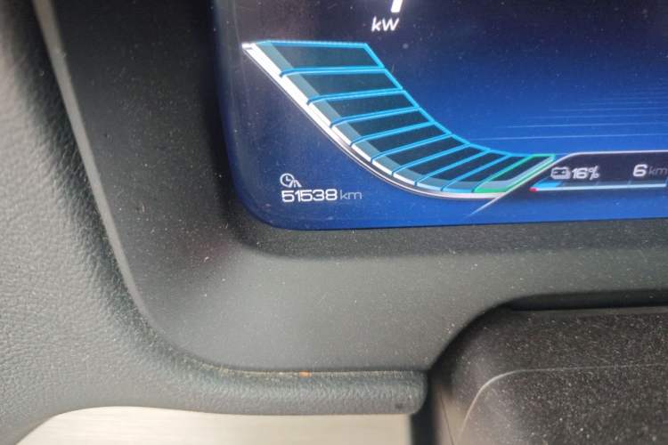 Used BYD Tang New Energy 2018 DM 2.0T All-Wheel Drive Smart Connectivity Luxury Model 7 Seats China V Emission Standard Odometer Close Up