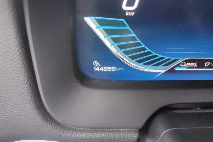 Used BYD Tang New Energy 2018 DM 2.0T All-Wheel Drive Smart Connectivity Luxury Model 7 Seats China V Emission Standard Odometer Close Up