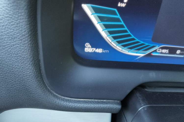 Used BYD Tang New Energy 2018 DM 2.0T All-Wheel Drive Smart Connectivity Luxury Model 7 Seats China V Emission Standard Odometer Close Up