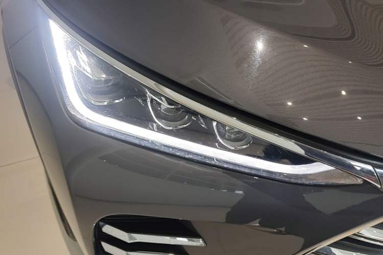 Used BYD Tang New Energy 2018 DM 2.0T All-Wheel Drive Smart Connect Genesis Edition 7 Seats China V Emission Standard Right Front Headlight