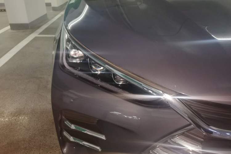 Used BYD Tang New Energy 2018 DM 2.0T All-Wheel Drive Smart Connectivity Luxury Model 7 Seats China V Emission Standard Right Front Headlight