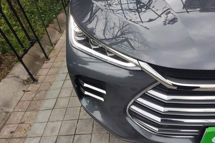 Used BYD Tang New Energy 2018 DM 2.0T All-Wheel Drive Smart Connectivity Luxury Model 7 Seats China V Emission Standard Right Front Headlight