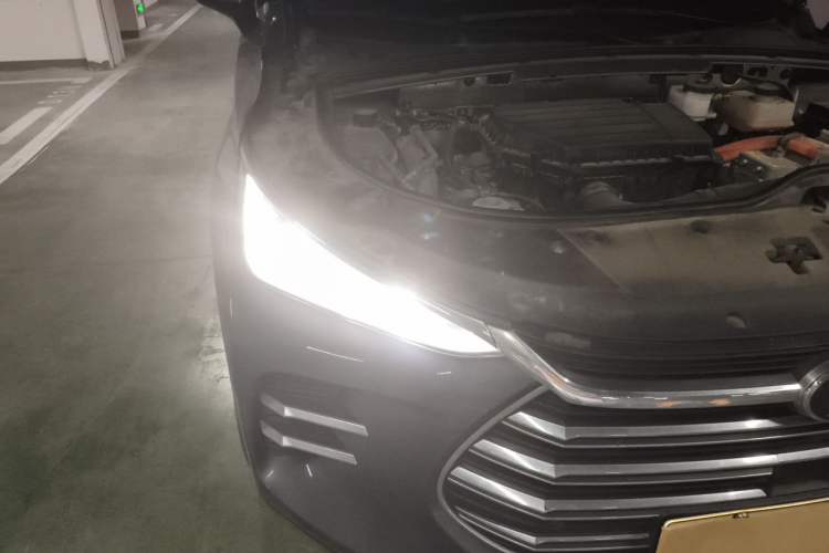 Used BYD Tang New Energy 2018 DM 2.0T All-Wheel Drive Smart Connectivity Luxury Model 7 Seats China V Emission Standard Right Front Headlight