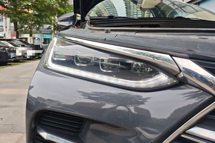 Used BYD Tang New Energy 2018 DM 2.0T All-Wheel Drive Smart Connectivity Luxury Model 7 Seats China V Emission Standard Right Front Headlight